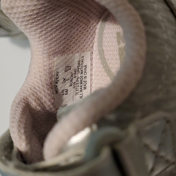 Stride Rite, toddler tennis shoes, silver and pink,  Toddler size 6 - Picture 5 of 6